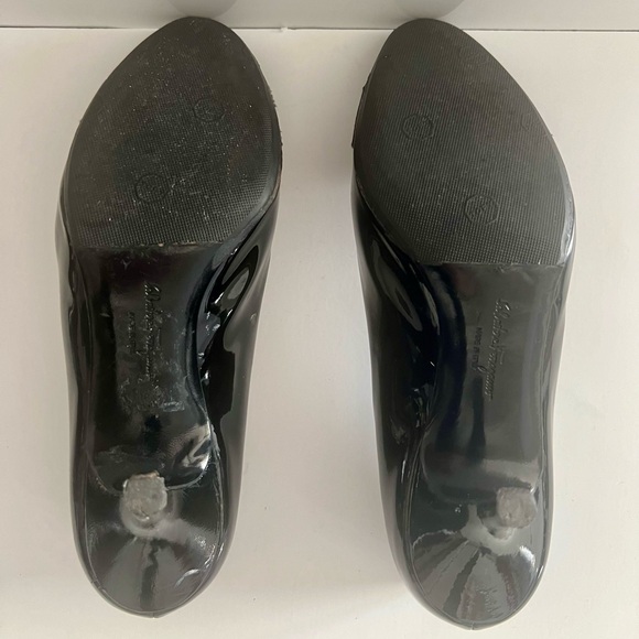 Salvatore Ferragamo Black Patent Leather Vara Bow Pumps Size 6 - Picture 12 of 12